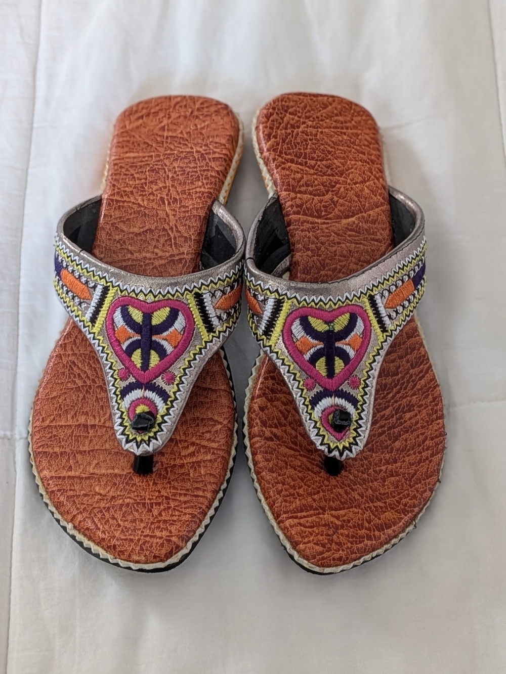 🔥Womens Marrocan Embroidered Brown Leatherette Thong Sandals. NWOT